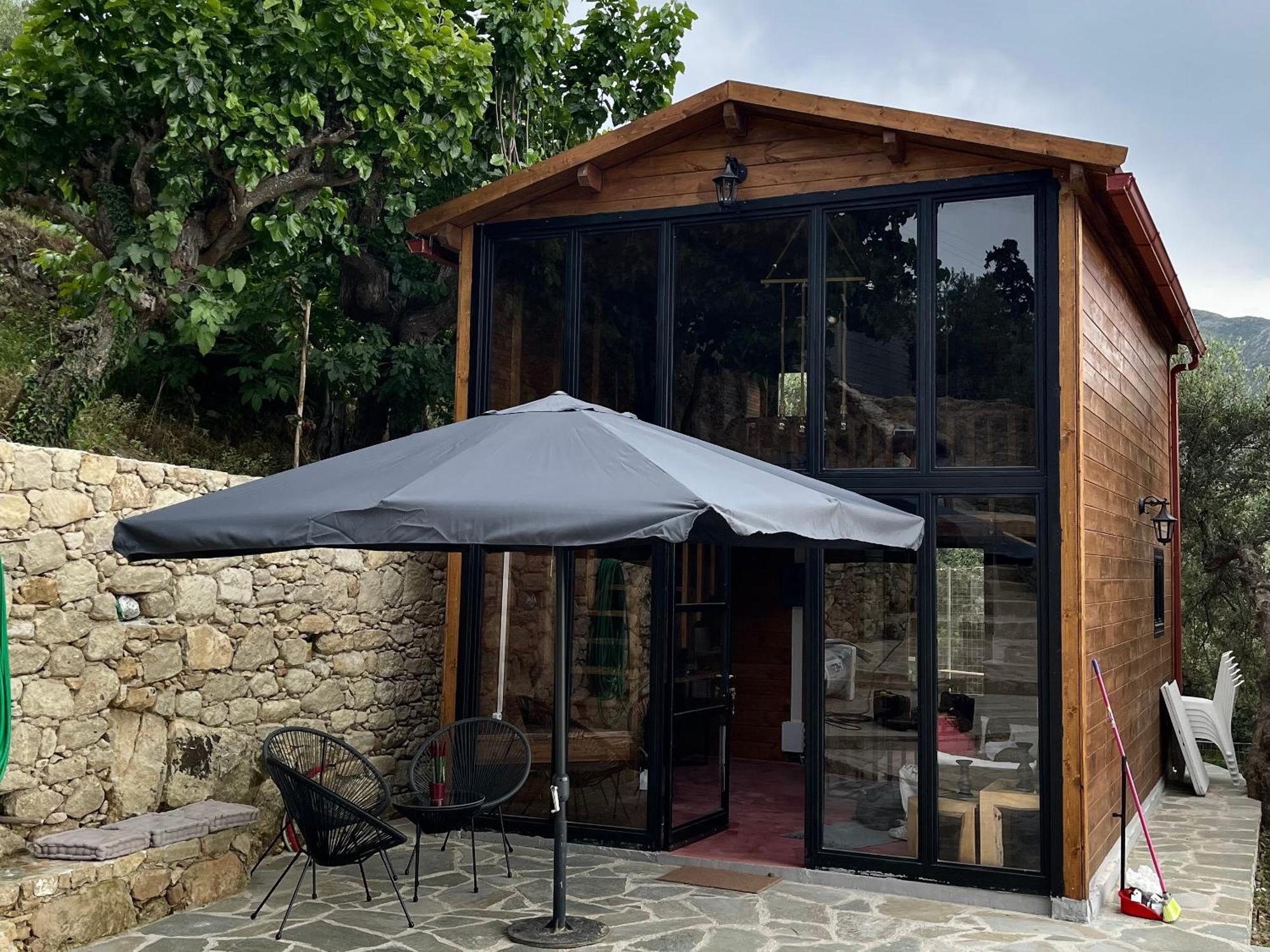 בקתה Wooden House