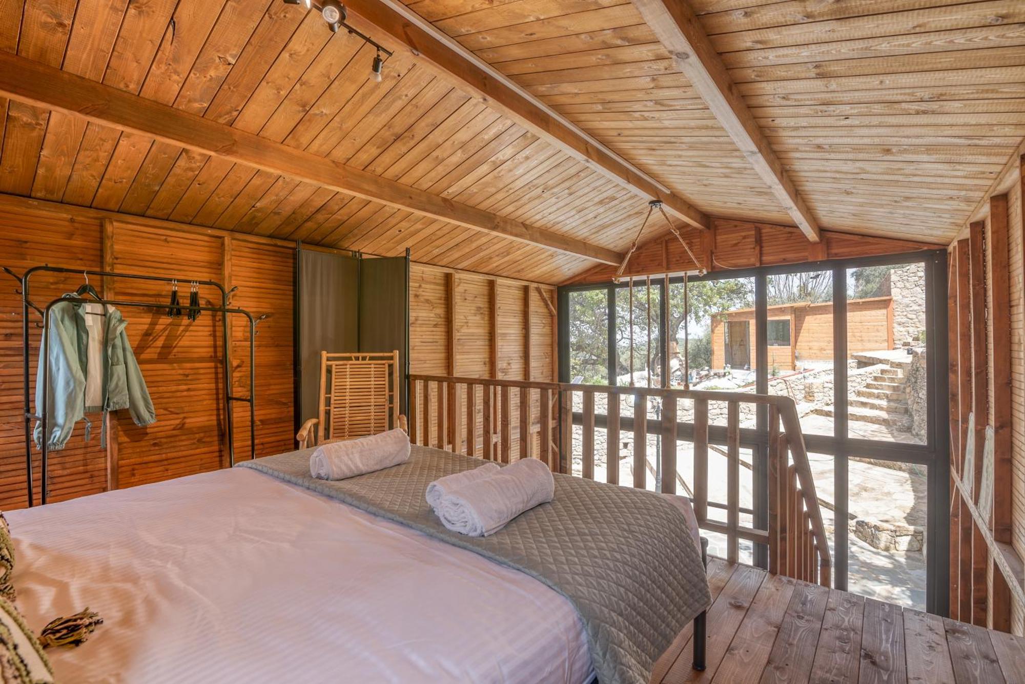 בקתה Wooden House