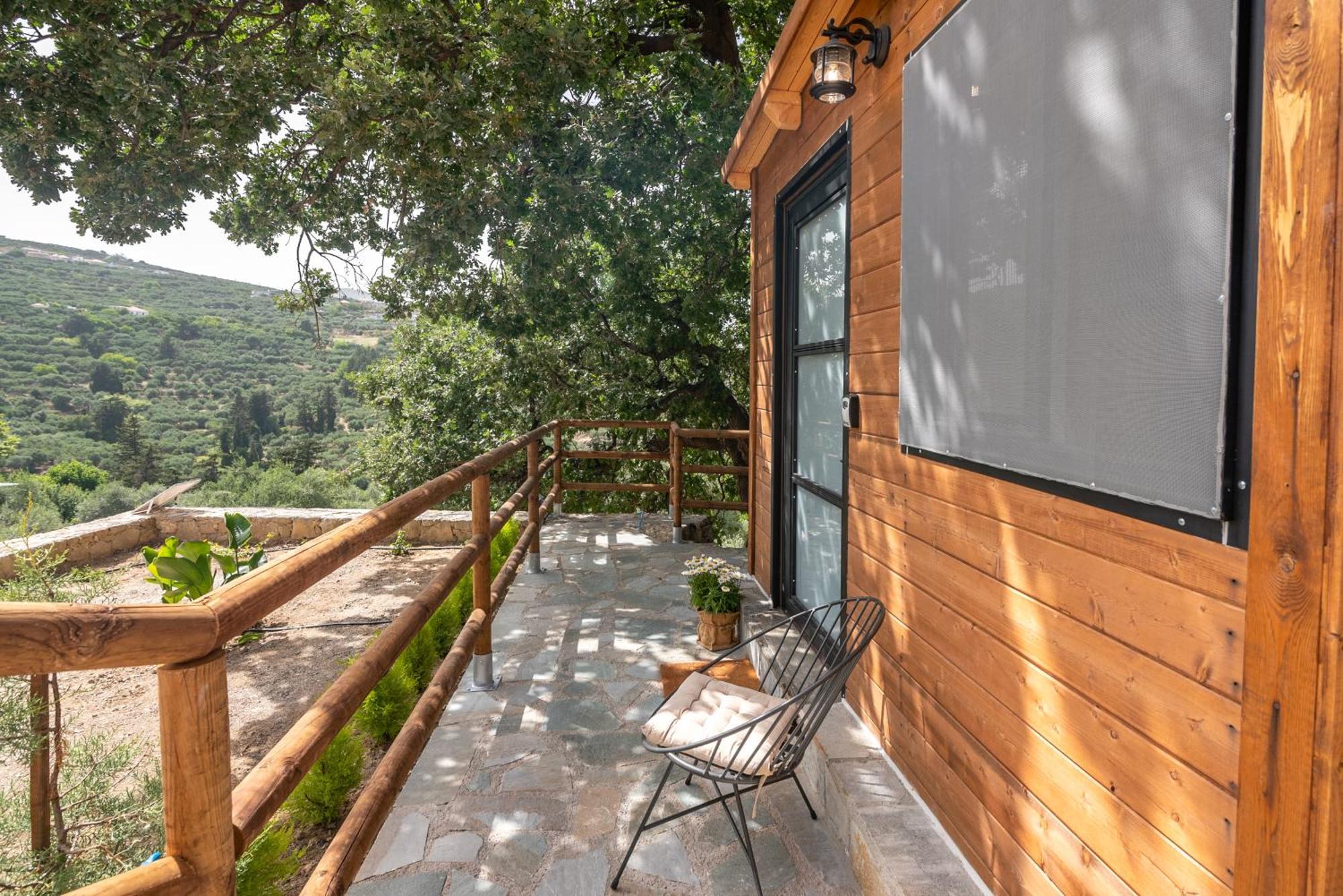 בקתה Wooden House